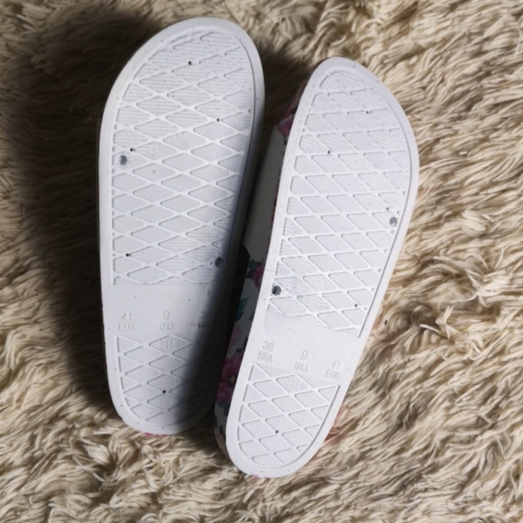 ๐ท๏ธ2/$20๐ท๏ธ NWOT floral slides - Picture 3 of 5